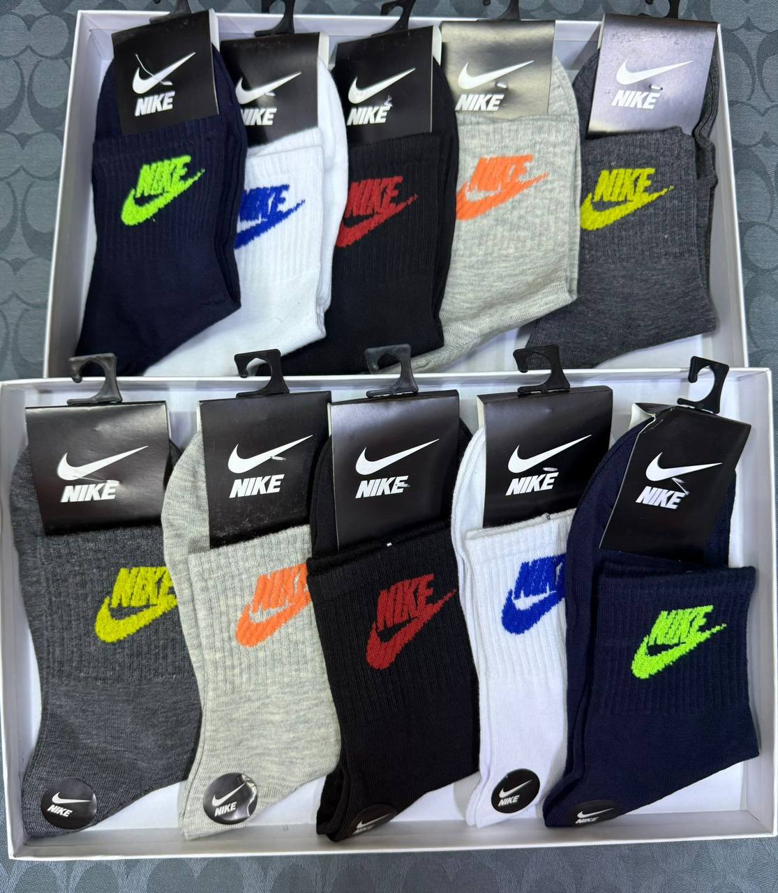 Socks
One packet
35 dhs✅

Zain93
♥️♥️♥️