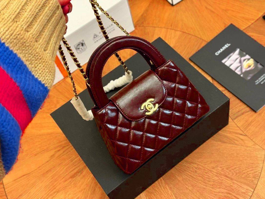 Chanel
with box
🎁🎁🎁

95 dhs❣️

Zain46
♥️♥️♥️