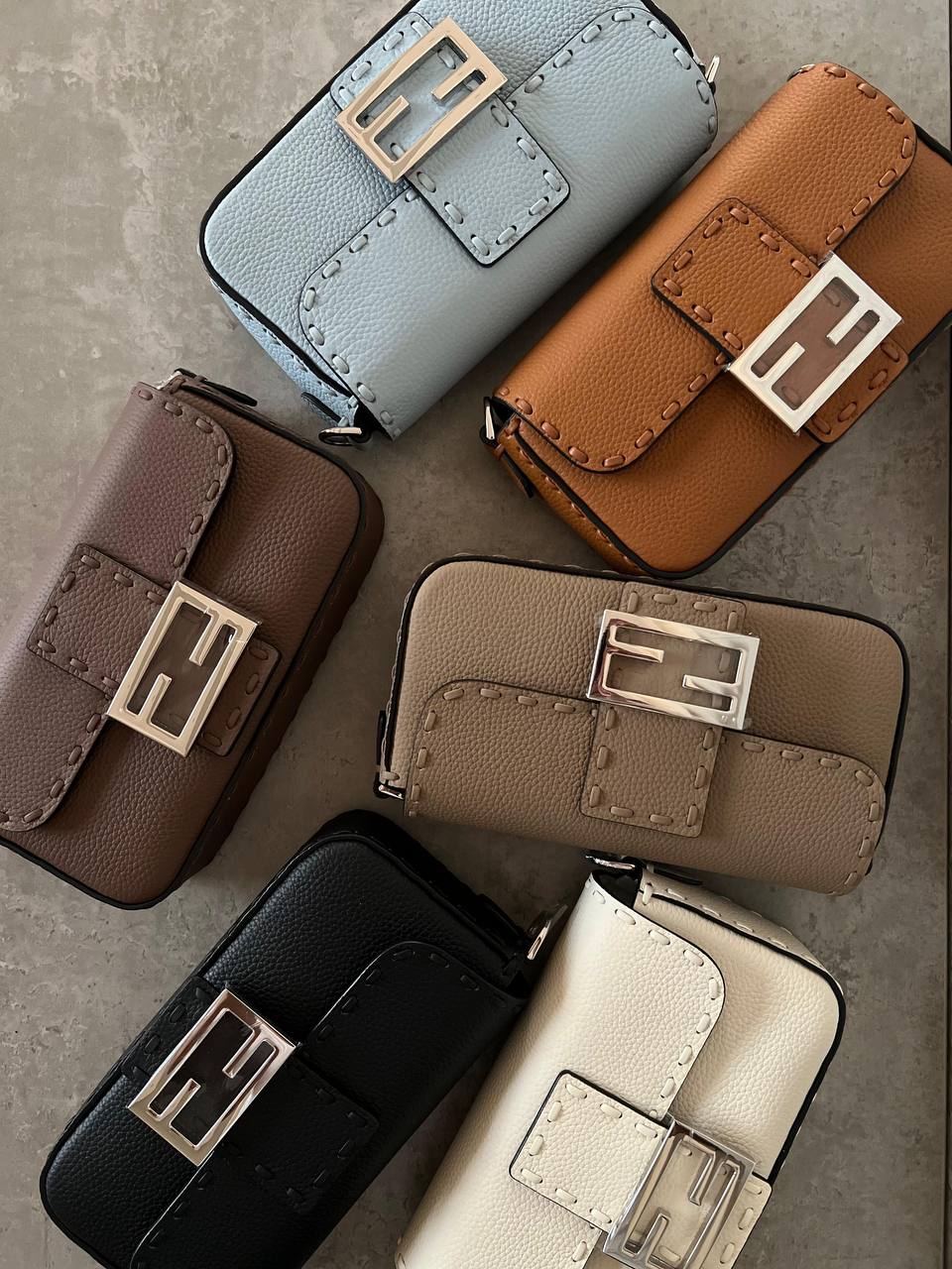 FENDI
𝐁𝐀𝐆𝐔𝐄𝐓𝐓𝐄 𝐌𝐈𝐍𝐈 𝐒𝐈𝐙𝐄 𝟏𝟗𝐜𝐦 𝐒𝐔𝐏𝐄𝐑 𝐌𝐀𝐒𝐓𝐄𝐑 𝐐𝐔𝐀𝐋𝐈𝐓𝐘 
900 dhs💓

ETAG4
♥️♥️♥️