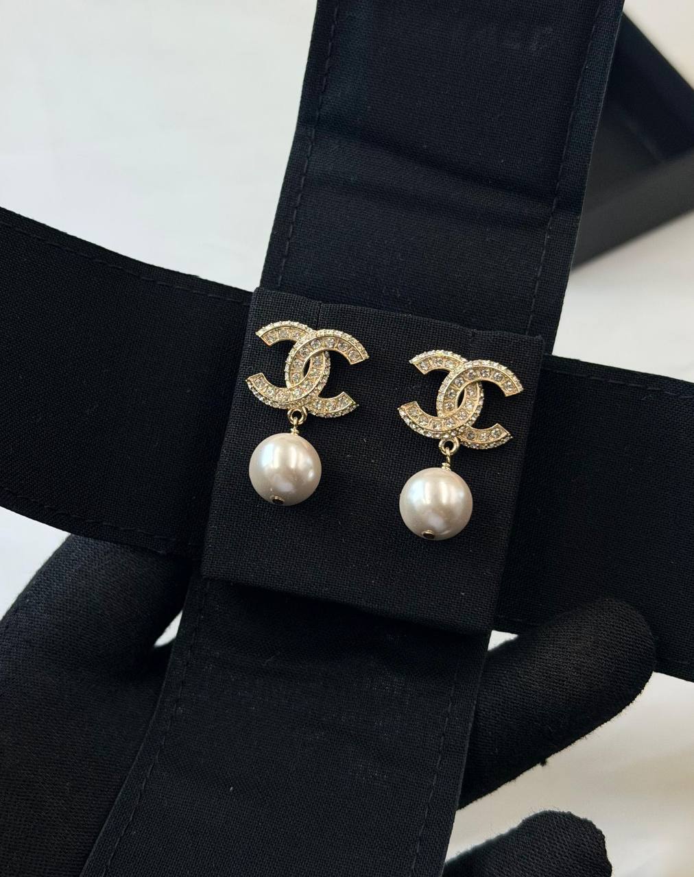 CHANEL* 🤍
↗️ *Super Master Quality ®️*
* *New Collection*
* ⁠EARINGS
*95 dhs❤️* with *Orignal* Packing 🎁
*85 dhs❤️* with *Normal* Box & Bag

Zain209
♥️♥️♥️