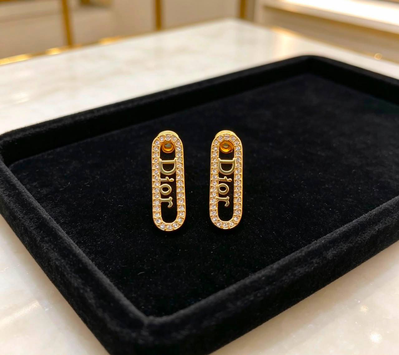 Dior Earrings
Master Quality 

*45* AED normal box 📦

Zain48
♥️♥️♥️