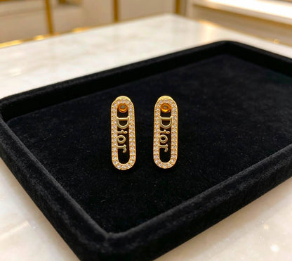 Dior Earrings
Master Quality 

*45* AED normal box 📦

Zain48
♥️♥️♥️