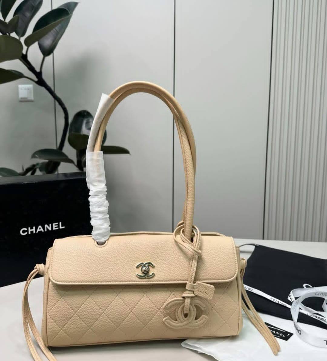 CHANEL
Shopping and Bowling Bags
Master quality
30cm 

with box
🎁🎁🎁

360 dhs✅

Zain95
♥️♥️♥️