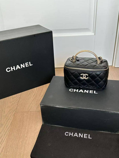 Chanel
Master
17cm 
250 dhs🪙🌨️

Zain228
♥️♥️♥️