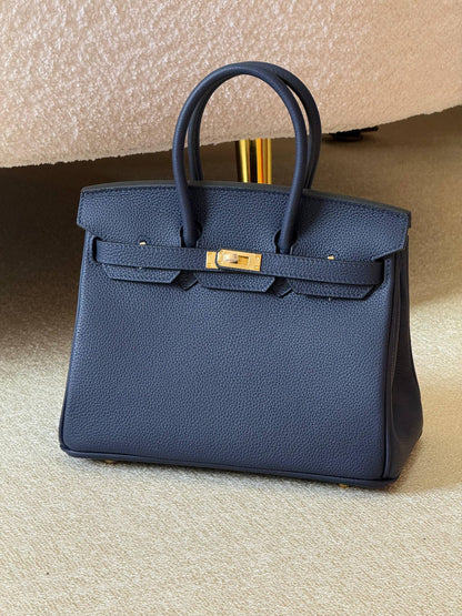 Hermes birkin 25cm💕master quality😍

with box❤️
🎁🎁🎁

400 dhs🪙🌨️

Zain52
♥️♥️♥️