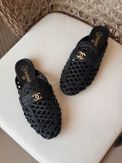 CHANEL 🤍
🤩Available new 😍😍
Size: 36 to 41
Super master quality
450 dhs✅

Zain198
♥️♥️♥️