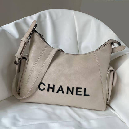 Chanel
Best quality
95 dhs💓
size 30cm

Zain158
♥️♥️♥️