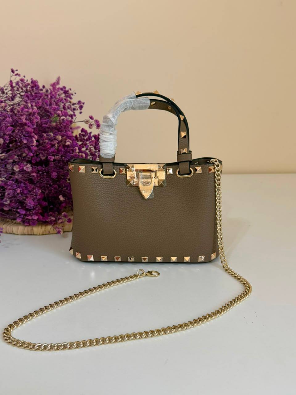 Valentino

260 dhs

Zain134
♥️♥️♥️