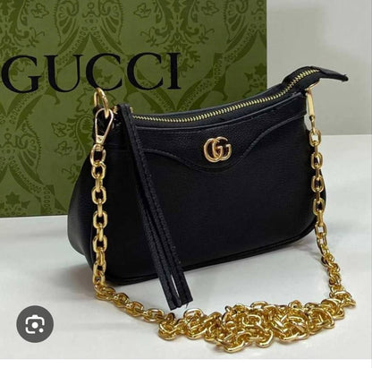 Gucci

withbox 
🎁🎁🎁

85 dhs✅

Zain143
♥️♥️♥️