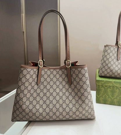 LV
 3 IN 1 , 
 GOOD QUALITY 
120 dhs✅

Zain295
♥️♥️♥️