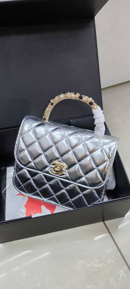 Chanel
115 dhs✅
with box

Zain203
🌺🌺🌺