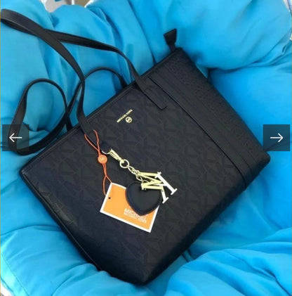 Bags
90 dhs✅
high quality

Zain26
♥️♥️♥️