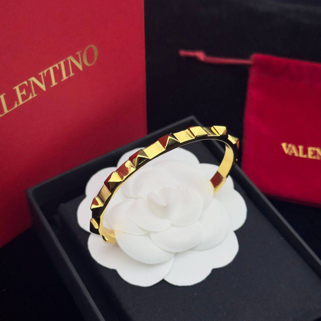 MASTER
BANGLE✨💫💥
WITH BOX AND PAPER BAG🎁🛍️
55 dhs💓

Zain89
♥️♥️♥️