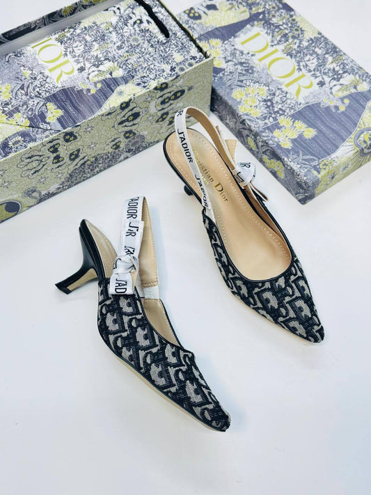 Dior
Size 36-41
110 dhs🪙💚

Zain21
♥️♥️♥️