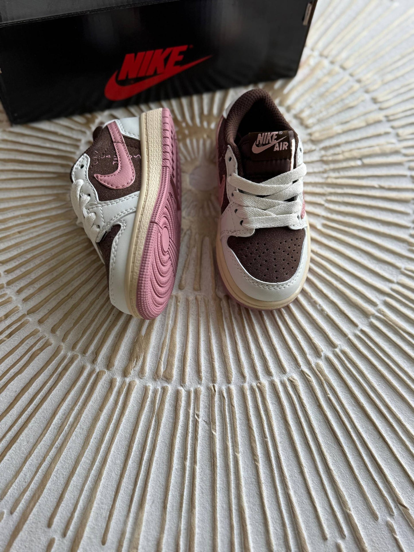Brand:NIKE
 Super master quality 😍
Size:24To37
240 dhs❣️

Zain261
♥️♥️♥️