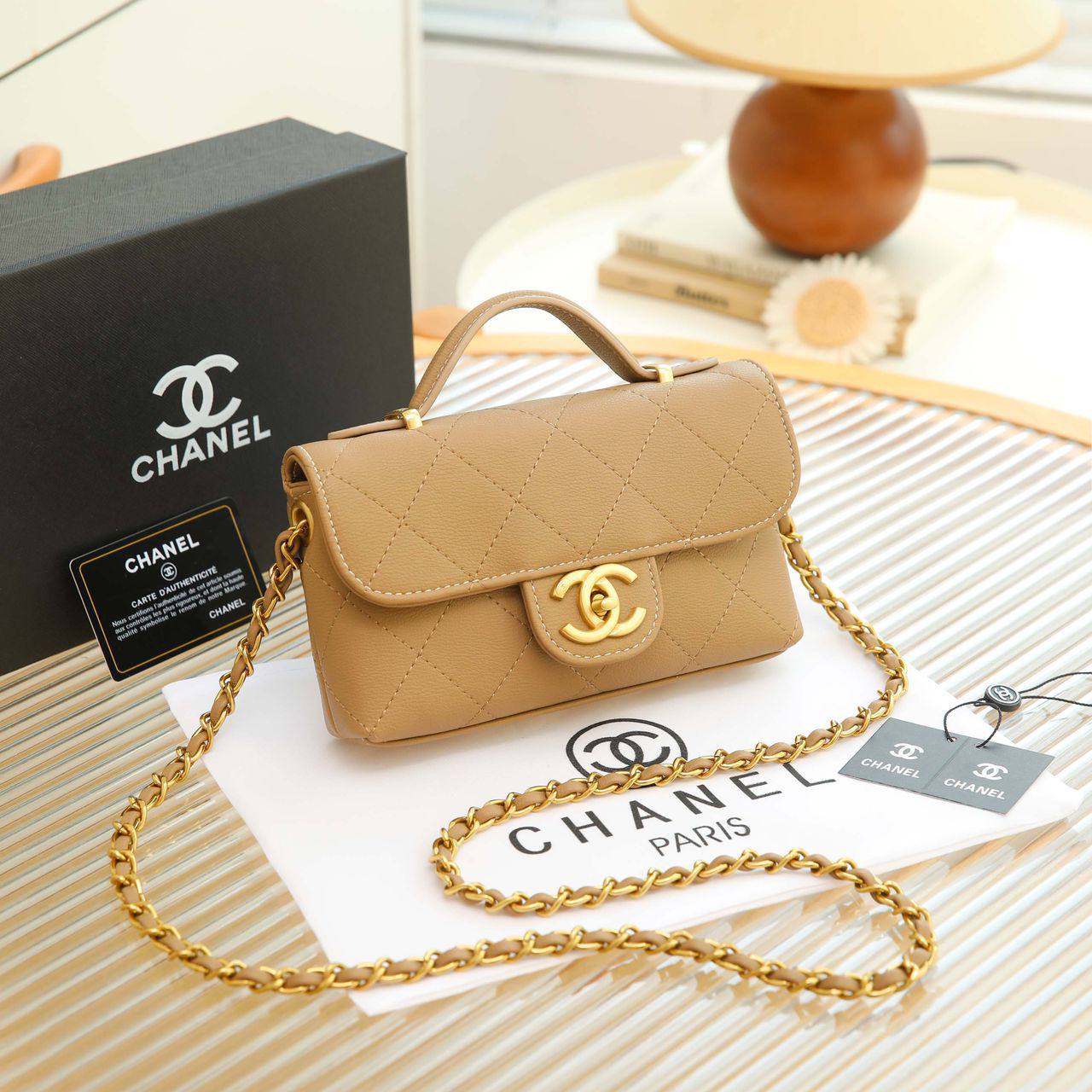 Chanel

95 dhs❣️

with box
🎁🎁🎁

size 20×5×12cm

Zain213
♥️♥️♥️