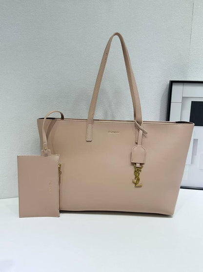 YSL
100 dhs🪙🌺

Good quality with zipper

Zain35
♥️♥️♥️