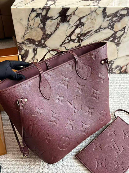 LV
Master
350 dhs✅
with Box

Zain228
♥️♥️♥️