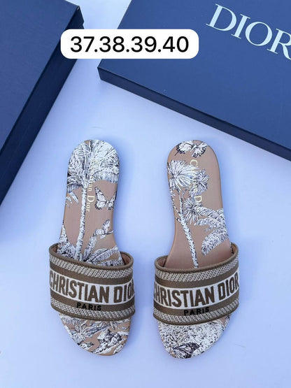 Dior 
95 dhs🪙🌨️
Size 36-42

Zain55
♥️♥️♥️
