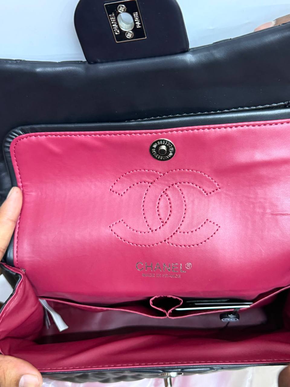 Chanel
New arrival 
Size 25cm
120 dhs🇦🇪🇦🇪
With box 📦

Zain70
♥️♥️♥️