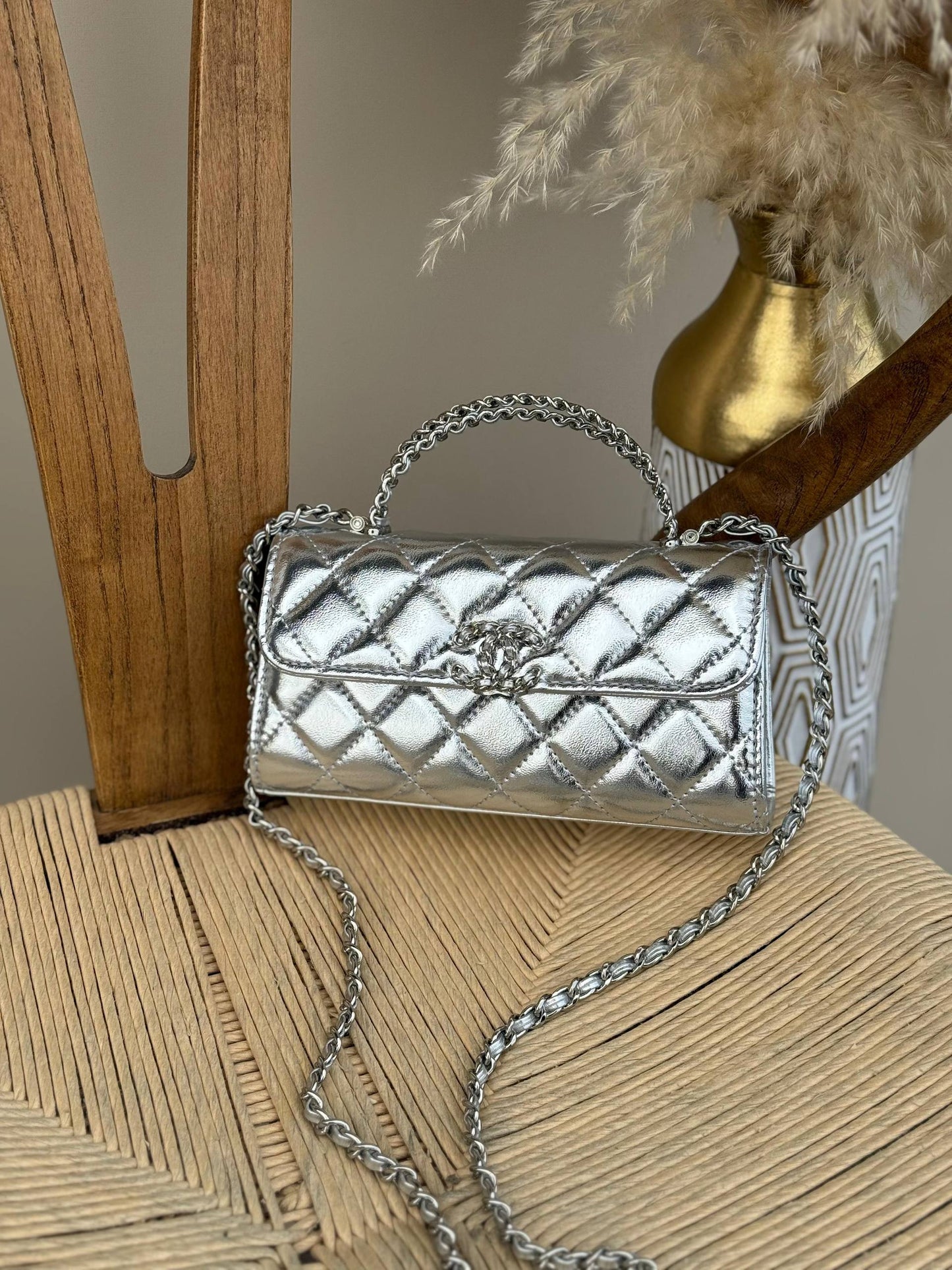 New collection✨✨✨
CHANEL
15cm
340 dhs❣️
18cm
360 dhs❣️
Top quality 
With box🎁

Zain167
♥️♥️♥️