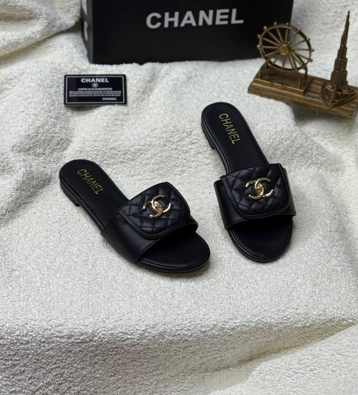 . New  chanel flat 

   Size  .  36.  to 41

85 dhs🪙🌨️

Zain80
♥️♥️♥️