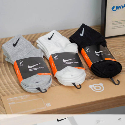 NEW CAME 
NIKE,, ADIDAS 
SOCKS 
20 dhs🪙🌨️
1 CARD 3 PAIRS

Zain40
♥️♥️♥️