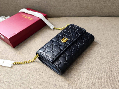 Gucci
85 dhs💓

with box
🎁🎁🎁

Zain26
♥️♥️♥️