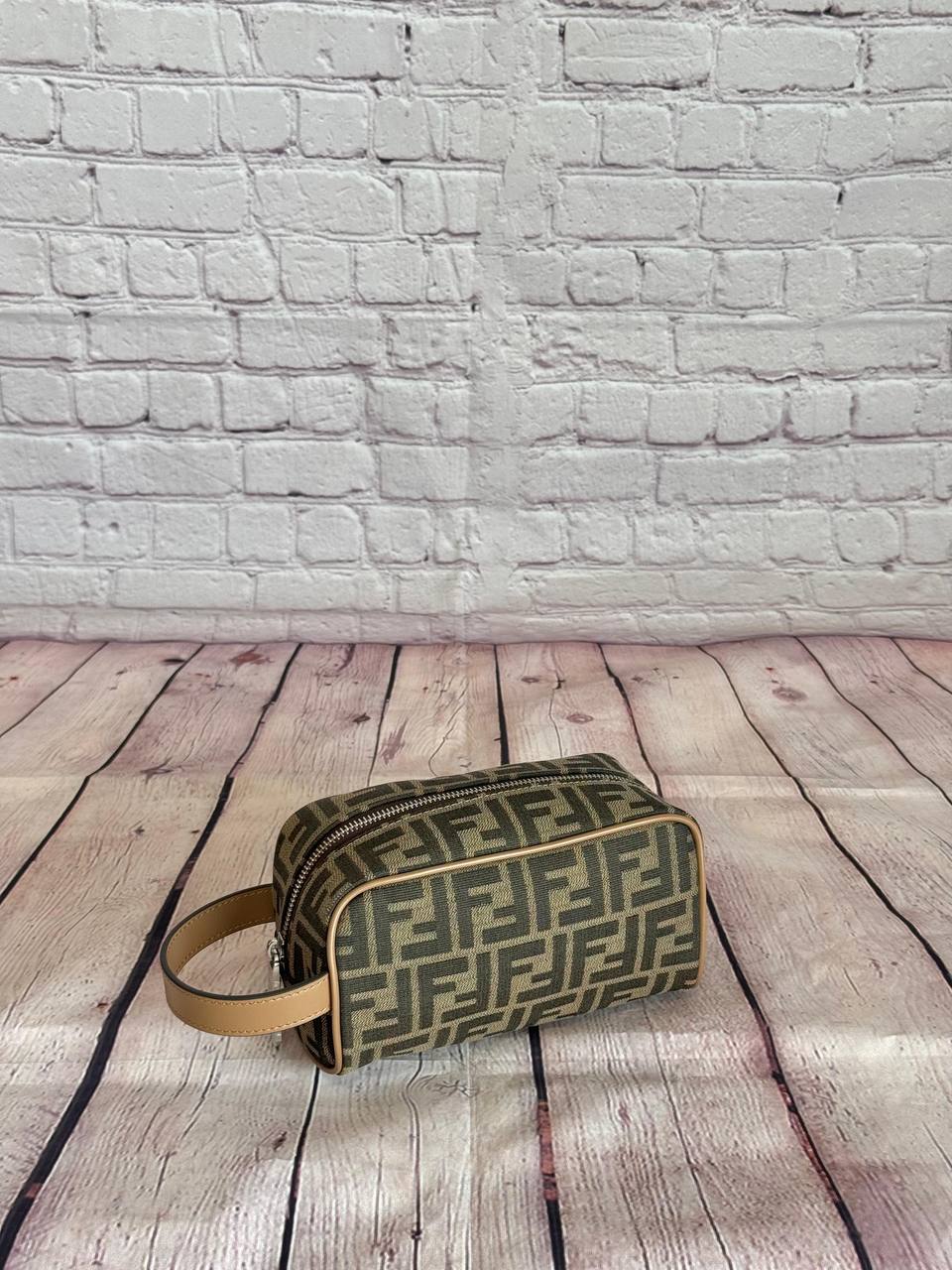 FENDI
640 dhs💓
*NEW COLLECTION*
*AVAILABLE IN 2 COLORS*🪭

Zain284
♥️♥️♥️