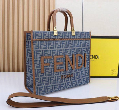 FENDI TOTE 
GOOD QUALITY 💯
110 DHS✅

Zain28
♥️♥️♥️