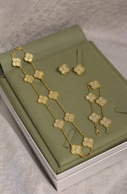 VanCleef & Arpels 💚 -PriceUpdate-
Magic Alhambra Full Set
⁠Necklace 10 Motifs 105Ð
⁠Bracelet 5 Motifs  75Ð
⁠Earings 1 Motif  55Ð
18K gold plated
 Master Quality 
Full Set
 335 dhs🇦🇪with Normal Box
 400 dhs🇦🇪 with Orignal Box
Zain209
♥️♥️♥️