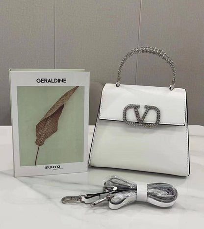 🎊Big Offer 🎉
💎Valentino V Sling
1⃣️First quality 
Size : 26 *19 cm
Offer price 
75 dhs🪙🌺
with box 🎁

Limit Stock

Zain115
♥️♥️♥️