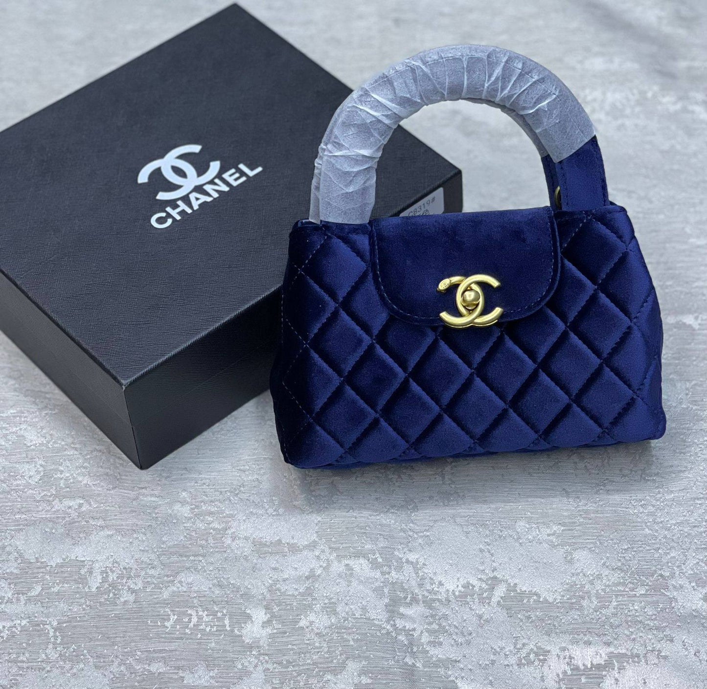 Chanel

With box
🎁🎁🎁

100 dhs🗽

Zain175
♥️♥️♥️