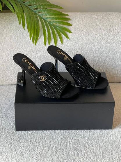 CHANEL 
SuperMaster Quality 💯
470 dhs❤️💚❤️💚
Size: 36-41💥

Zain171
♥️♥️♥️