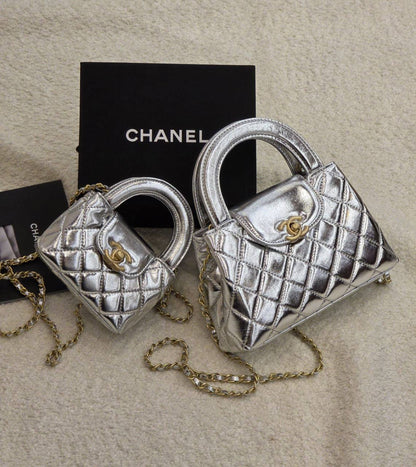 Chanel

 20Cm 
230 dhs🌺

 12Cm
170 dhs🌺

     WITH BOX
🎁🎁🎁

Zain131
♥️♥️♥️