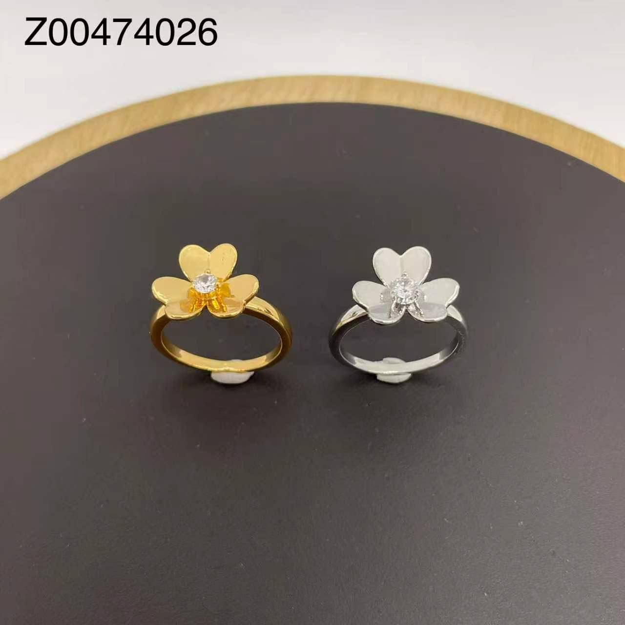 Ring 😍
Available size👇
7,8,9
good quality 💯
With brand boxes 🗃️ 
And paper bag 🛍️
35 dhs✅

Zain216
♥️♥️♥️