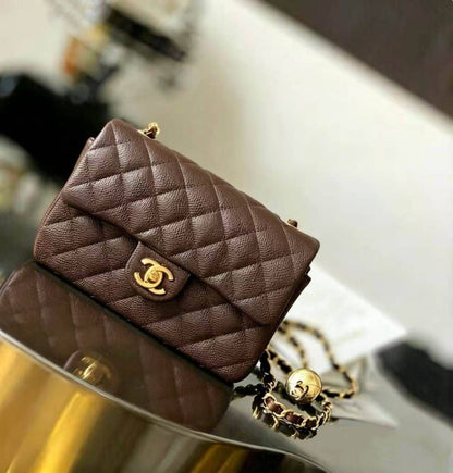 CHANEL

 RESTOCK 
GOOD QUALITY 

WITH BOX 
100 dhs🇦🇪🇦🇪

Size:22cm

Zain295
Zain39
♥️♥️♥️