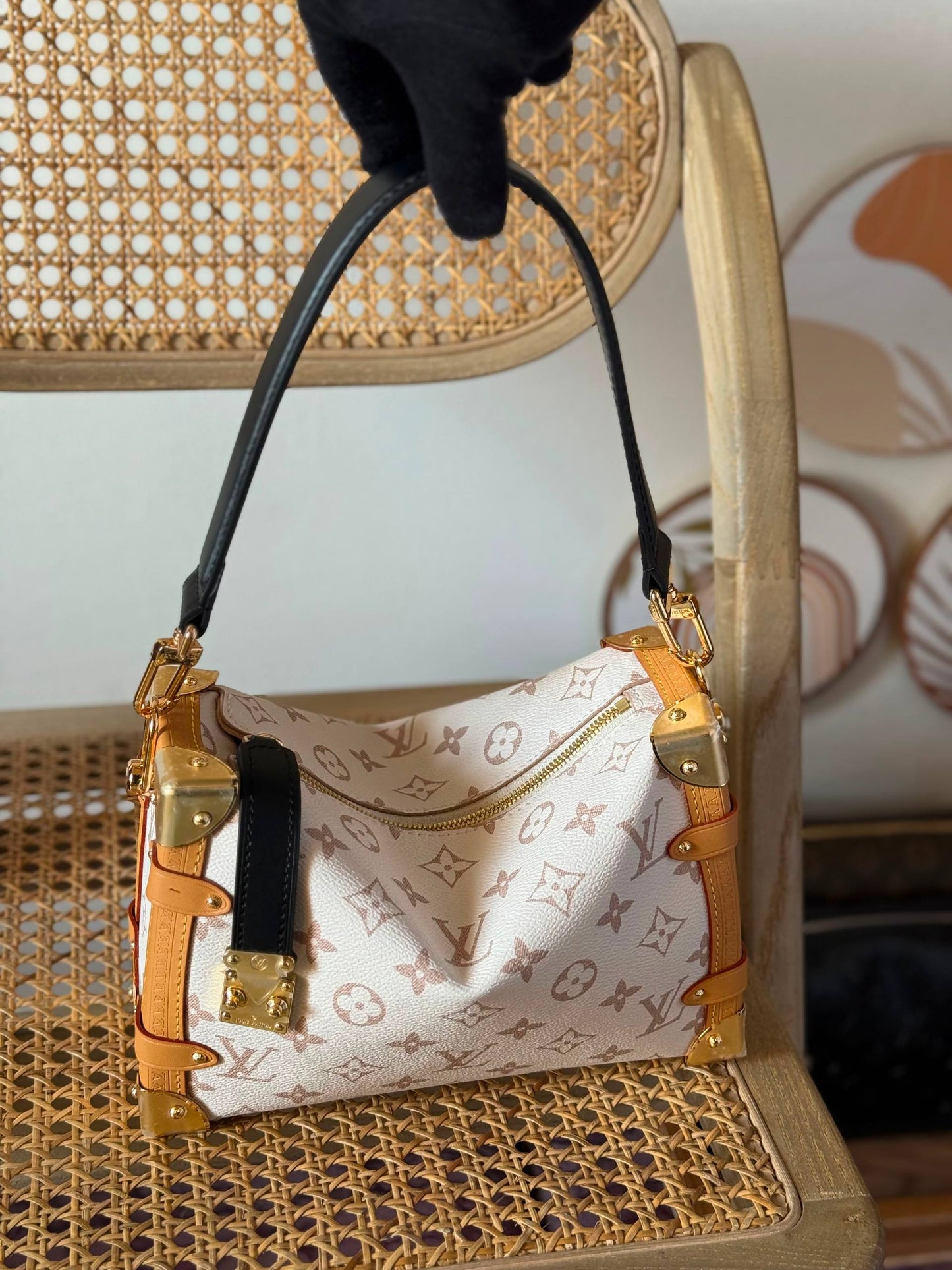 New Collection✨✨✨
LV
23cm
360 dhs✅
*MASTER QUALITY*
With box🎁

Zain167
♥️♥️♥️