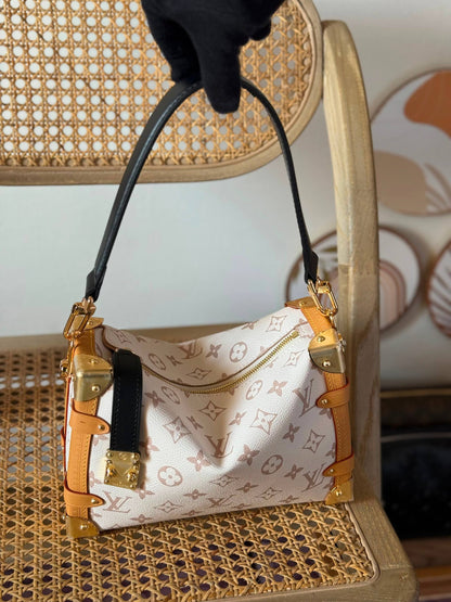 New Collection✨✨✨
LV
23cm
360 dhs✅
*MASTER QUALITY*
With box🎁

Zain167
♥️♥️♥️