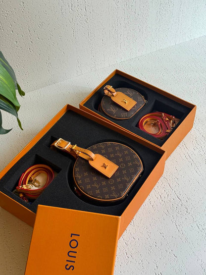 *Louis Vuitton Petite Boite bag*👀🧡
LV
*Size: mini 13cm, Large 17.5cm*

*Super high quality🤩🪐👌🏼*
For Price 👇 WhatsApp✅
0568585901 
0507557372
0552275751 Owner Zain 👌

Zain325
♥️♥️♥️