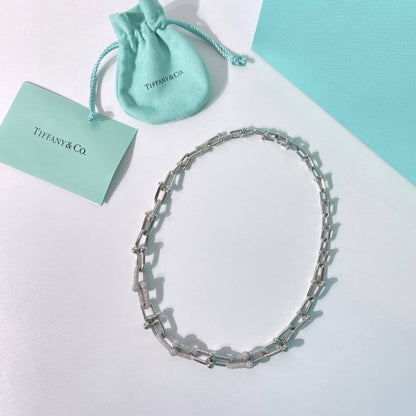 Tiffany set❤️‍🔥*
Necklace 🐦‍🔥
Earring🌸
Bracelet 🍁
Master quality 💯
With normal boxes 📦 
380 dhs🪙🌺
With master box 🗃️ 
400 dhs🪙🌺

Zain216
♥️♥️♥️