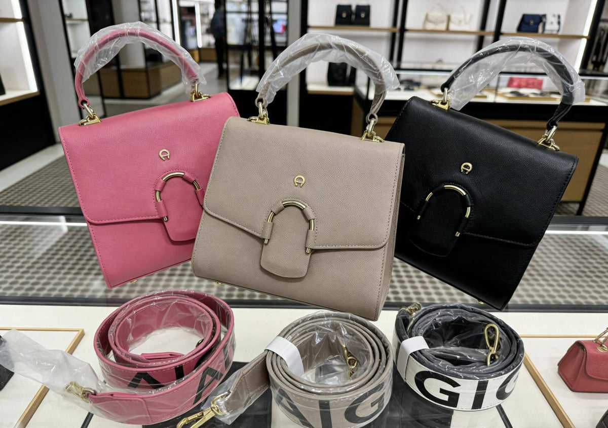 Aigner

115 dhs🇦🇪🇦🇪
Have box

Zain07
♥️♥️♥️
