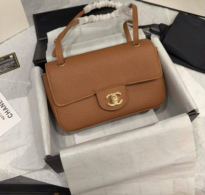 CHANEL

Maxi flap bag

Master quality 
20 cm 
with box

270 dhs🇦🇪🇦🇪
Zain95 
♥️♥️♥️