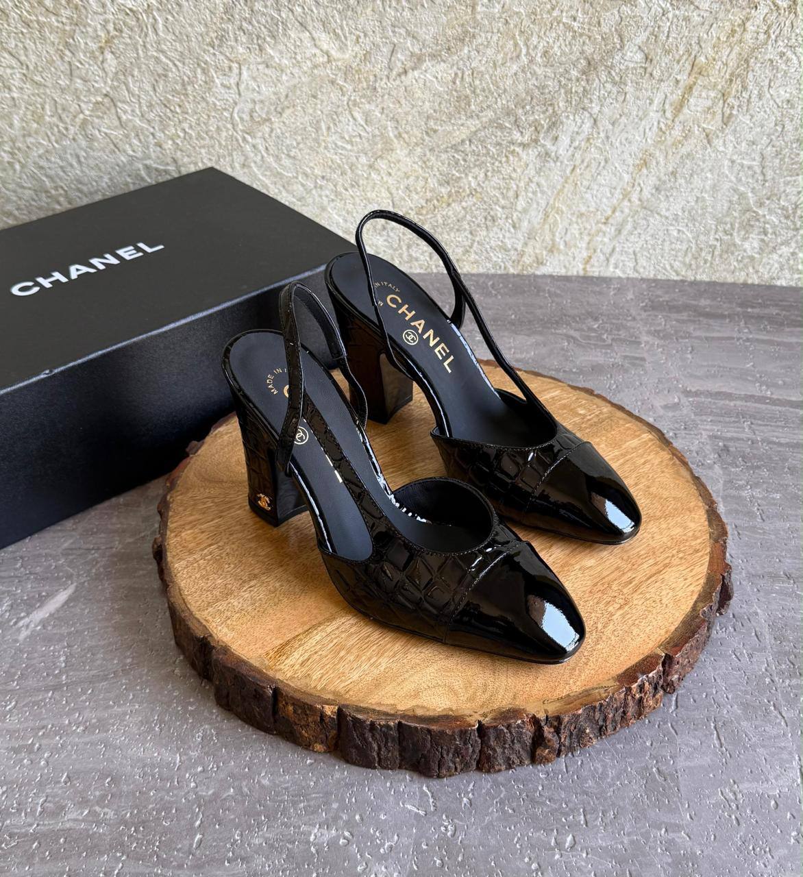 CHANEL 💫😍
SuperMaster Quality 💯
450 dhs✅
Size: 36-41 💥

Zain171
♥️♥️♥️
