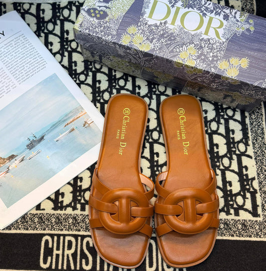 Cristian Dior
Size 36to41
60 dhs🌺

Zain236
♥️♥️♥️