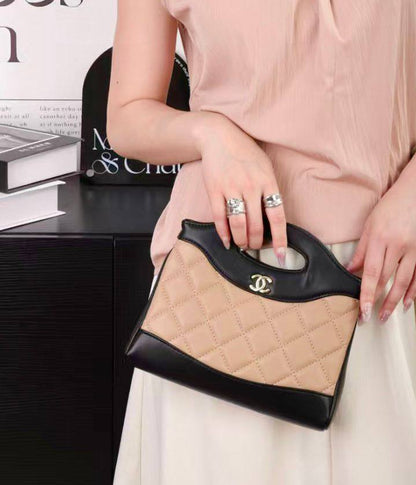 Chanel
90 dhs✅
With box
Limited stock

Zain219
♥️♥️♥️