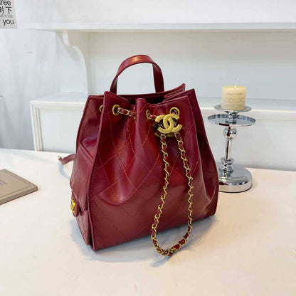 CHANEL  
size  23×13×25cm

105 dhs💓
 
Zain04
♥️♥️♥️
