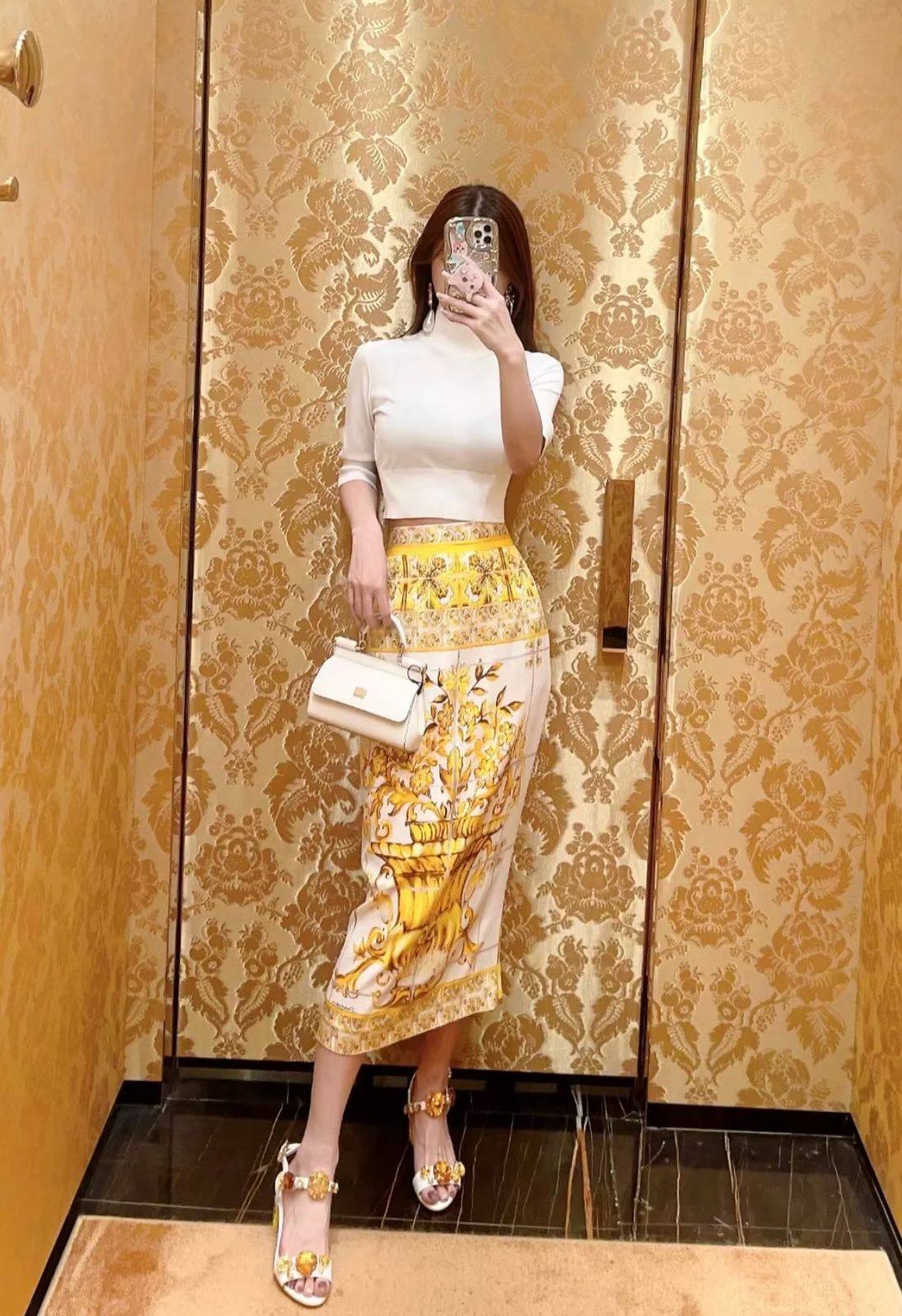 Dolce&Gabbana 

new came 
good quality 

with box 
105 dhs🇦🇪🇦🇪

Zain295
♥️♥️♥️