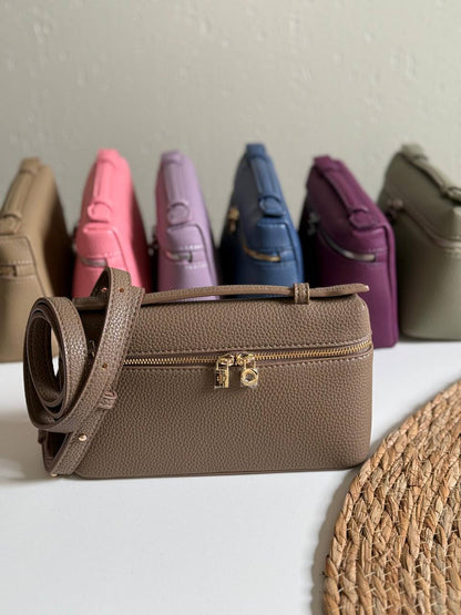 LORO PIANA
19cm
320 dhs🌺
Top quality 
With box🎁

Zain167
♥️♥️♥️