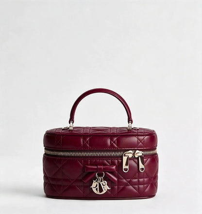 Dior
120 dhs✅
good-quality with box

Zain28
♥️♥️♥️